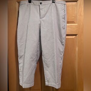 Croft & Barrow Woman’s Black and White Striped Capri Preppy Casual Pants Size 14